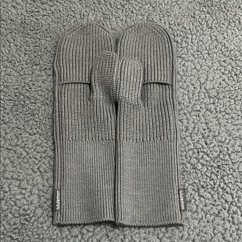 Lululemon gray women’s mittens